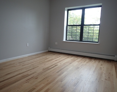 982 Dumont Avenue - Photo Thumbnail 7