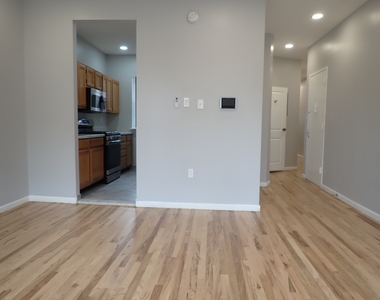 982 Dumont Avenue - Photo Thumbnail 3
