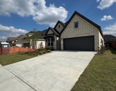 7129 Carriage Light Drive - Photo Thumbnail 7