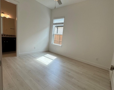7129 Carriage Light Drive - Photo Thumbnail 23