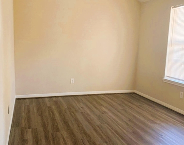 3730 Village Grove Drive - Photo Thumbnail 9