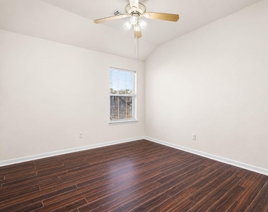 2719 Riverhollow Lane - Photo Thumbnail 11