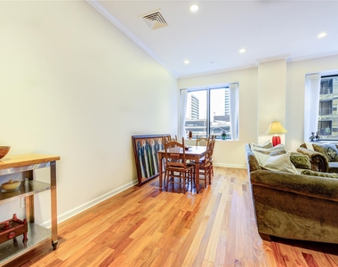 914 Main Street - Photo Thumbnail 7