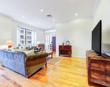 914 Main Street - Photo Thumbnail 5