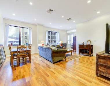 914 Main Street - Photo Thumbnail 4