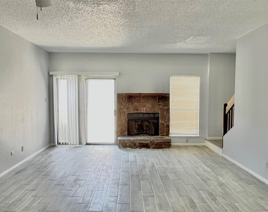 12400 Brookglade Circle - Photo Thumbnail 4