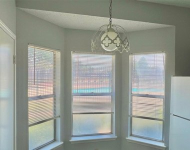 12400 Brookglade Circle - Photo Thumbnail 7