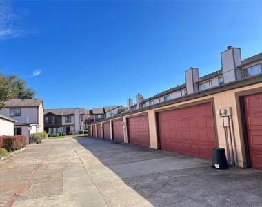 12400 Brookglade Circle - Photo Thumbnail 15