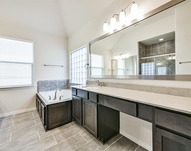 1504 Peyton Oaks Place - Photo Thumbnail 31