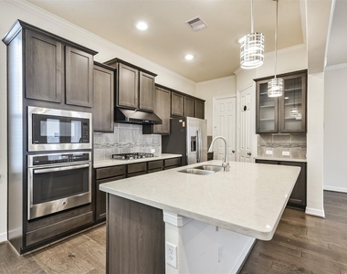 1504 Peyton Oaks Place - Photo Thumbnail 25