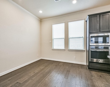 1504 Peyton Oaks Place - Photo Thumbnail 24