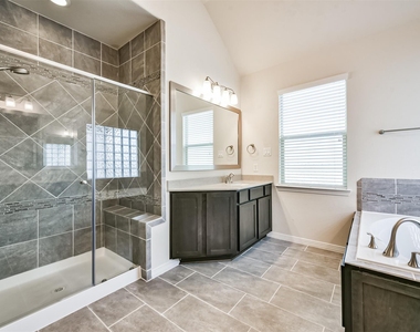 1504 Peyton Oaks Place - Photo Thumbnail 32