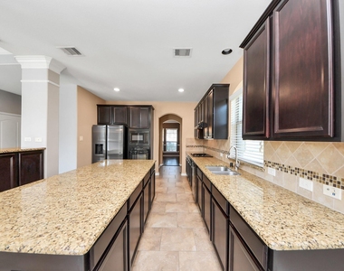 9427 Sapphire Bay Lane - Photo Thumbnail 15