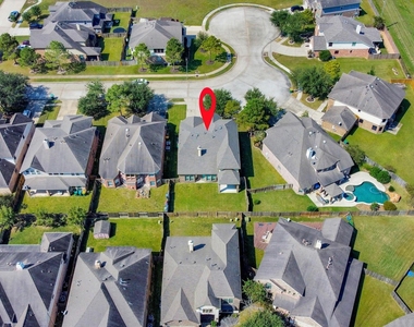 9427 Sapphire Bay Lane - Photo Thumbnail 2