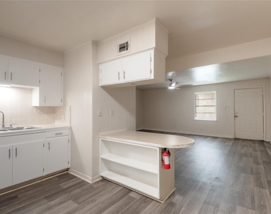525 12th Street - Photo Thumbnail 7
