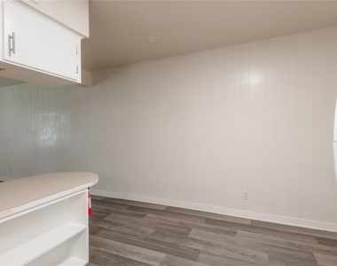 525 12th Street - Photo Thumbnail 9