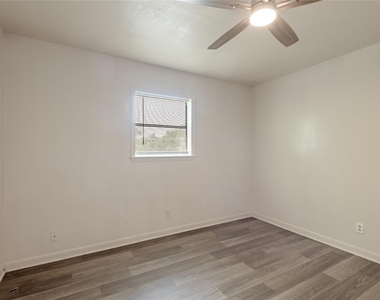 525 12th Street - Photo Thumbnail 14