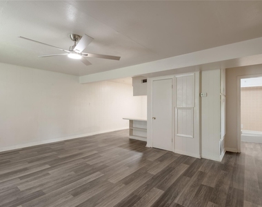 525 12th Street - Photo Thumbnail 2