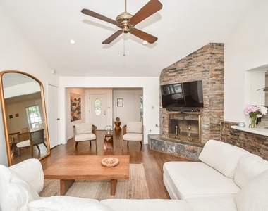 12806 Westhorpe Drive - Photo Thumbnail 15