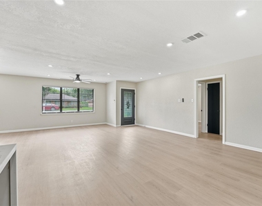 8931 Blankenship Drive - Photo Thumbnail 7