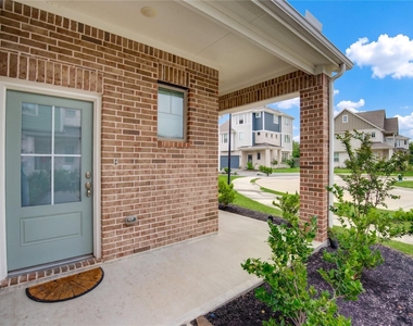 18815 River Overlook Court - Photo Thumbnail 2