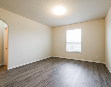 9615 Fabia Court - Photo Thumbnail 9