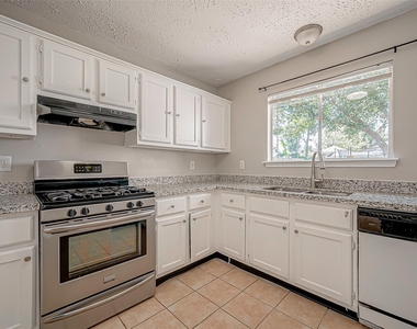7111 Village Lake Drive - Photo Thumbnail 6
