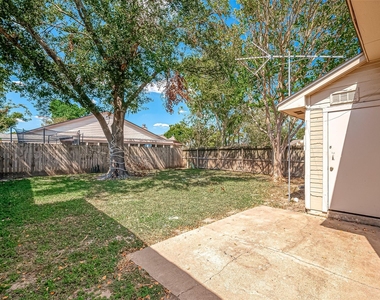 7111 Village Lake Drive - Photo Thumbnail 14