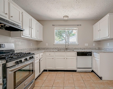 7111 Village Lake Drive - Photo Thumbnail 5