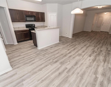 8722 Lar-ree Oaks Circle - Photo Thumbnail 1