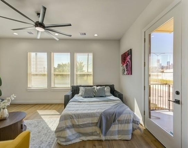 1803 Brooks Street - Photo Thumbnail 6
