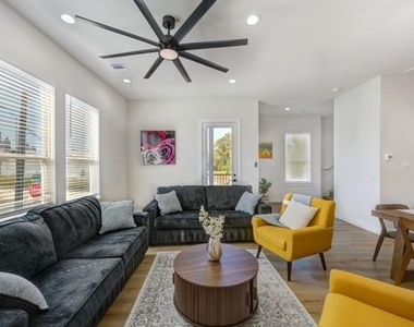 1803 Brooks Street - Photo Thumbnail 4