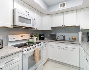 146 Clyburn Way W - Photo Thumbnail 11