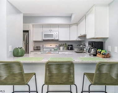 146 Clyburn Way W - Photo Thumbnail 10