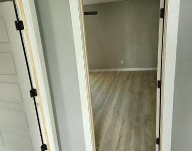 4160 Bethlehem Avenue - Photo Thumbnail 17