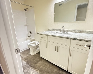 17426 Birchwood Lane - Photo Thumbnail 12