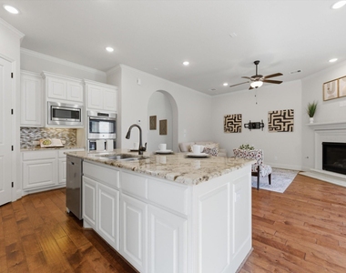 13211 Parkway Meadows Drive - Photo Thumbnail 14
