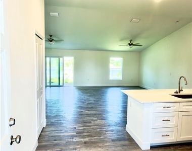 532 Nw 18th Avenue - Photo Thumbnail 3