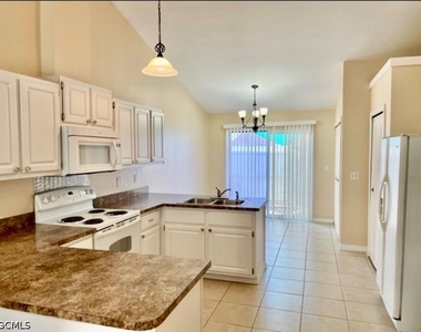 1804 Sw 21st Lane - Photo Thumbnail 3