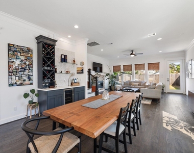 817 W 19th Street - Photo Thumbnail 7