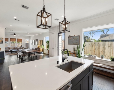 817 W 19th Street - Photo Thumbnail 2