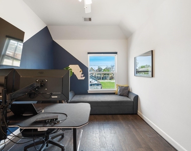 817 W 19th Street - Photo Thumbnail 18