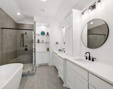 817 W 19th Street - Photo Thumbnail 14