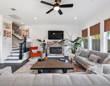 817 W 19th Street - Photo Thumbnail 10