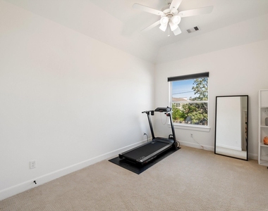 817 W 19th Street - Photo Thumbnail 20