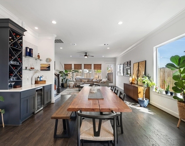 817 W 19th Street - Photo Thumbnail 6