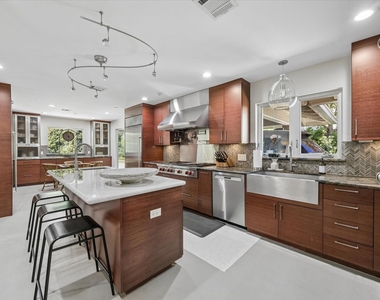623 Pinehaven Drive - Photo Thumbnail 10