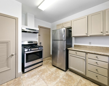 1821 Oakdale Street - Photo Thumbnail 12