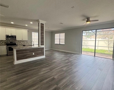 7614 Bristol Circle - Photo Thumbnail 6