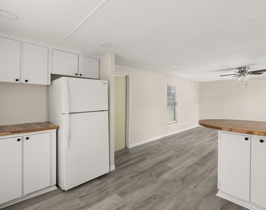 2222 N Austin Avenue - Photo Thumbnail 6
